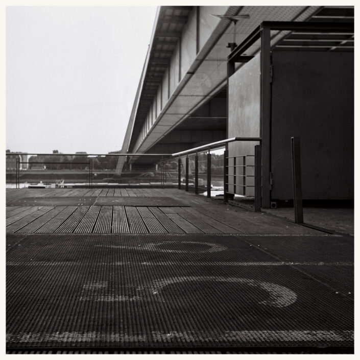 Severinsbrücke, analog in Schwarz-Weiß fotografiert