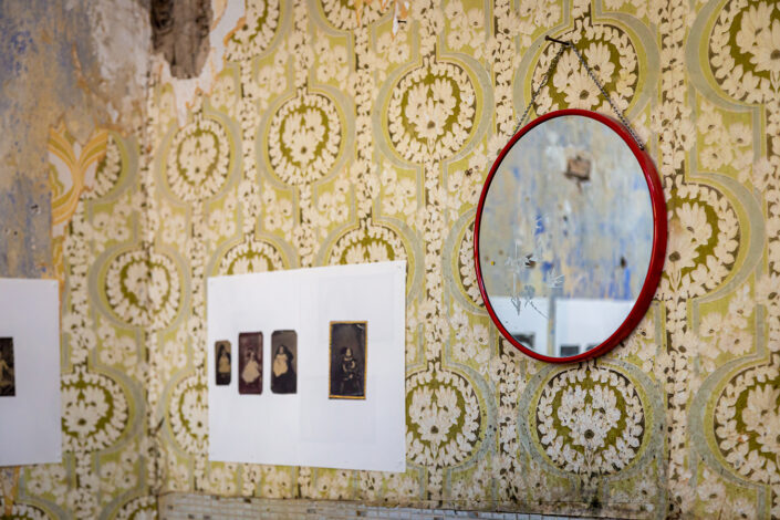 Bilder der Ausstellung in einer umrenovierten Altbauwohnung